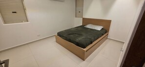 6 bedrooms, internet, bed sheets