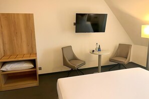 Bureau, Wi-Fi gratuit, draps fournis