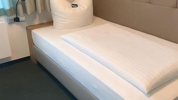 Escritorio, wifi gratis, ropa de cama
