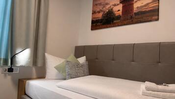 Schreibtisch, kostenloses WLAN, Bettwäsche