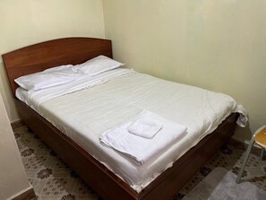 9 bedrooms, WiFi - Golf  AirBnb (Nyahururu)