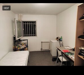 1 bedroom, bed sheets