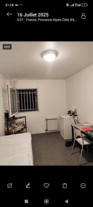 1 bedroom, bed sheets