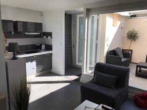 TV - Studio on the port of Carnon with patio, 5mn from the beach, ideal for 3 people (Mauguio)