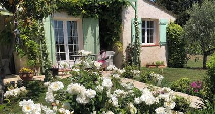 Beautiful House with excellent garden and pool. Three bedrooms,