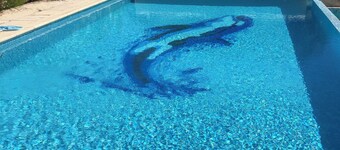 Beautiful House with excellent garden and pool. Three bedrooms,