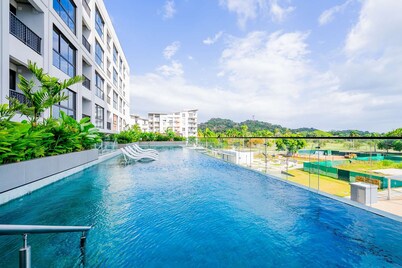 w Trendy 2BR w Balcony in the Heart of Centriqo