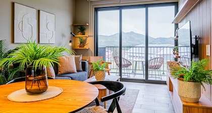 w Trendy 2BR w Balcony in the Heart of Centriqo