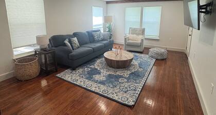 Beautiful 2-bedroom house with full kitchen in Lake Charles