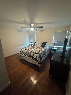 2 bedrooms, iron/ironing board, WiFi, bed sheets