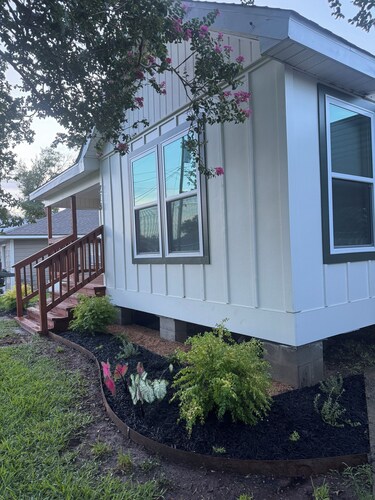 Beautiful 2-bedroom house with full kitchen in Lake Charles