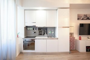 Een oven, een kookplaat, een vaatwasser