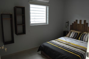 1 chambre, fer et planche à repasser, accès Internet, draps fournis