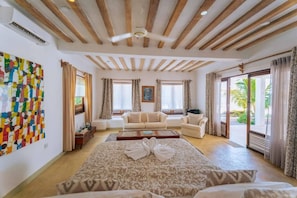 Comfort Suite, Ocean View | In-room safe, desk, free WiFi