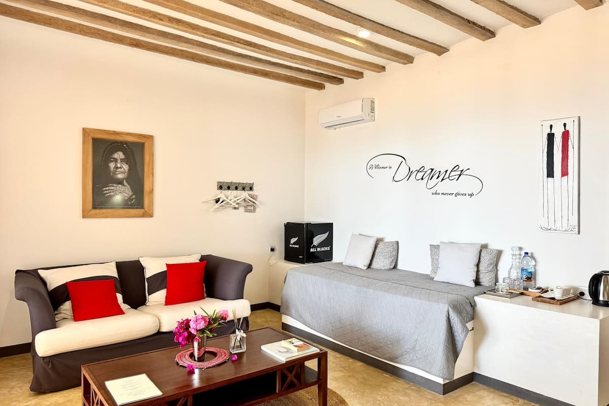 Comfort Suite, Ocean View | In-room safe, desk, free WiFi