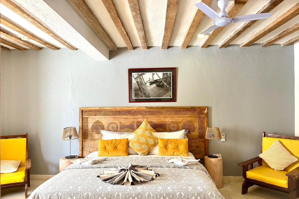 Comfort Suite, Ocean View | In-room safe, desk, free WiFi