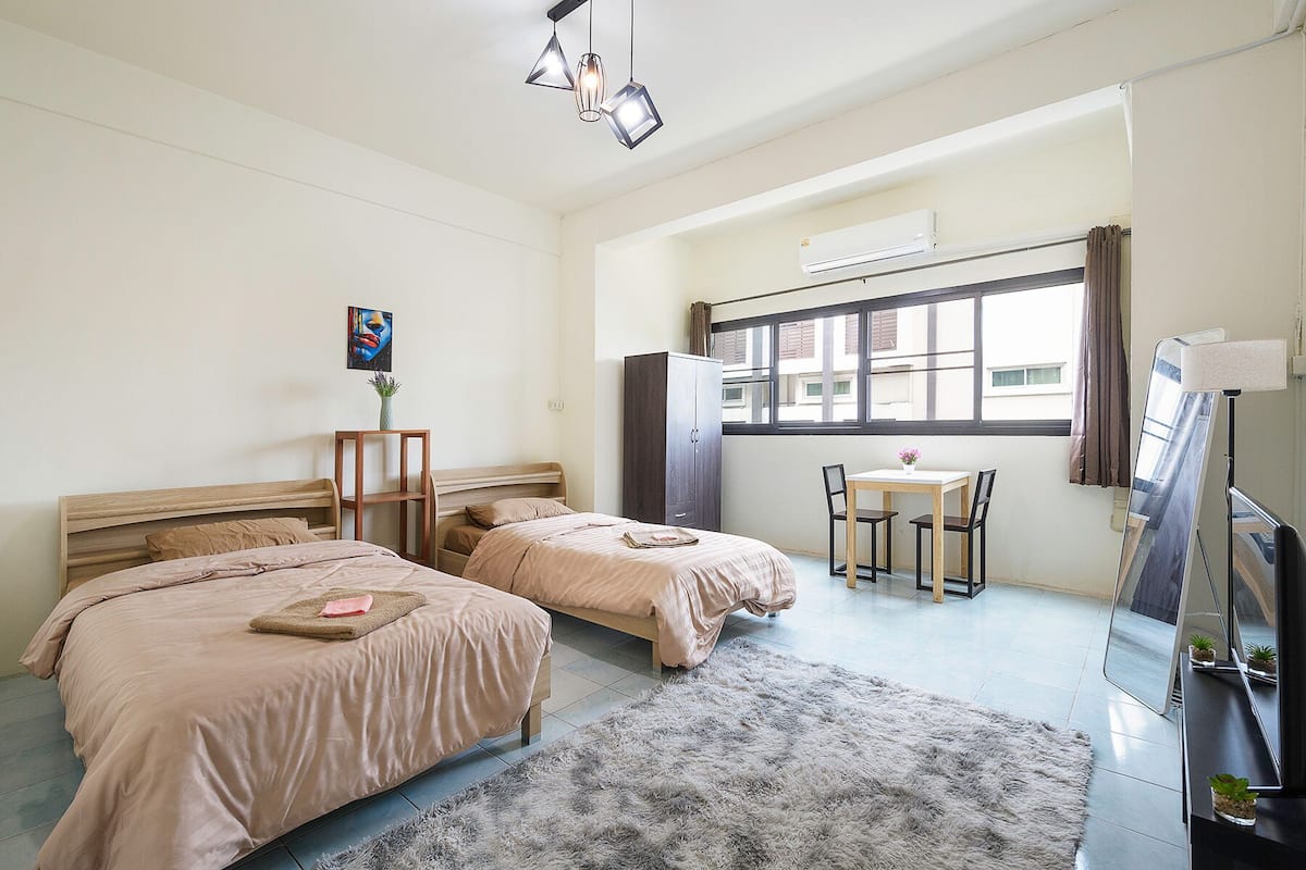 Deluxe Double or Twin Room, City View | Desk, laptop workspace, blackout drapes, free WiFi