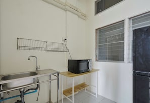 Fridge, microwave