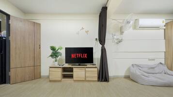 Luxury Studio Suite, Patio, City View | Room amenity