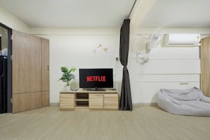 Luxury Studio Suite, Patio, City View | Room amenity
