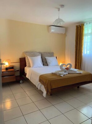 3 chambres, fer et planche à repasser, Wi-Fi, draps fournis