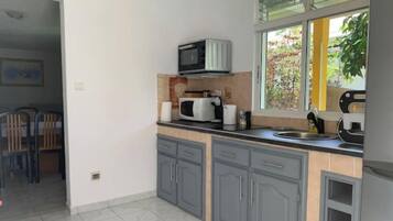 Microondas, horno y parrilla de estufa