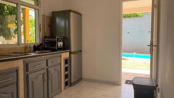 Micro-ondes, four, plaque de cuisson