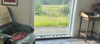 1 bed Eco retreat for couples & singles. Pet friendly. Sauna & outdoor shower.