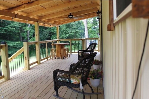Lakeside Escape in Peaceful Summersville WV
