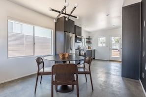Maison, 1 chambre | Cuisine privée | Réfrigérateur, four, cafetière/bouilloire