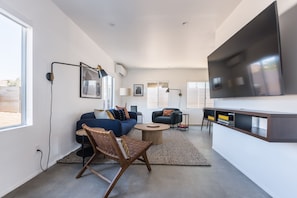 Maison, 1 chambre | Coin séjour | TV connectée
