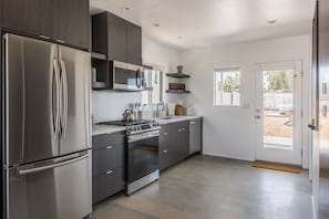 Maison, 1 chambre | Cuisine privée | Réfrigérateur, four, cafetière/bouilloire