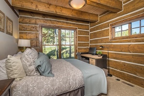 4 bedrooms, desk, iron/ironing board, WiFi - Cozy Ski-In/Ski-Out Cabin: Private Deck, Grill, Hot Tub + Views! (Big Sky)