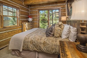 4 bedrooms, desk, iron/ironing board, WiFi - Cozy Ski-In/Ski-Out Cabin: Private Deck, Grill, Hot Tub + Views! (Big Sky)