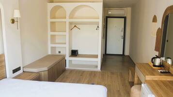 Habitación Grand doble, 1 habitación, balcón | Wifi gratis y accesible en silla de ruedas