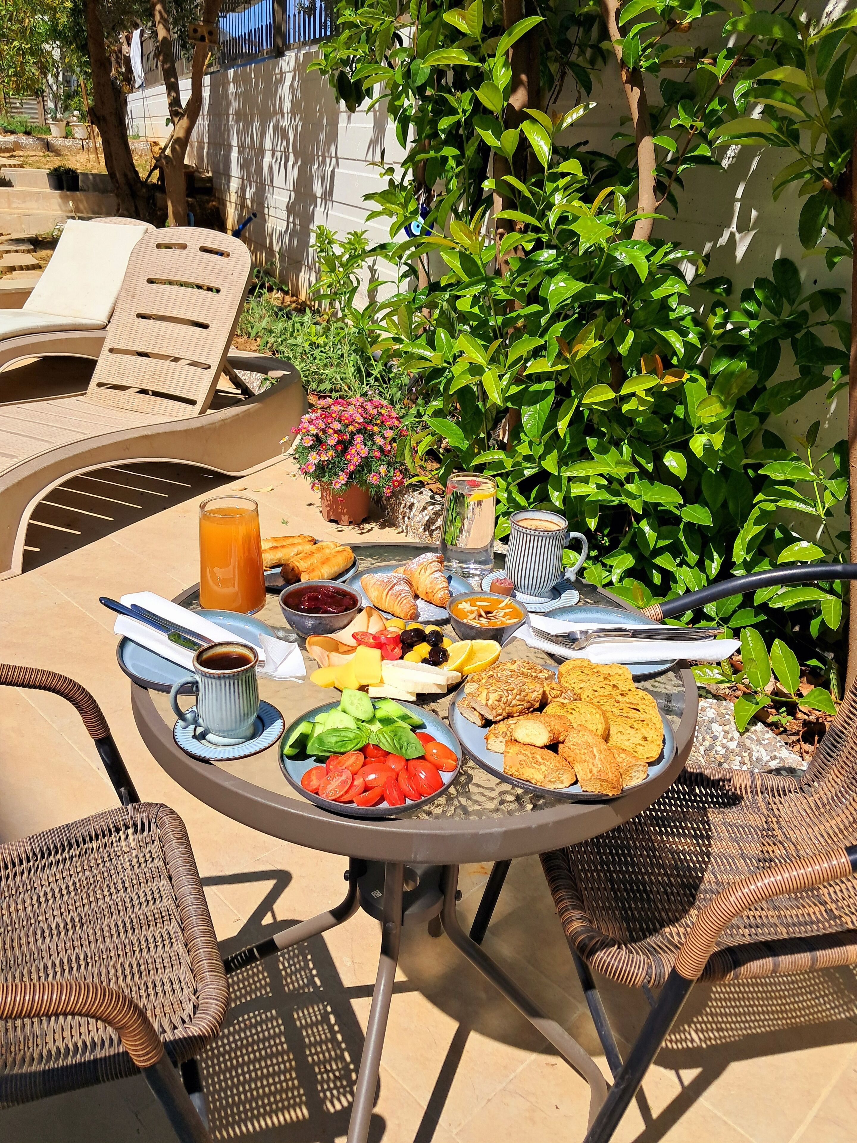 Daily local cuisine breakfast for a fee