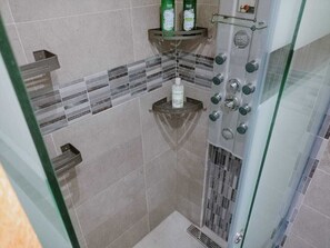 Shower, towels, soap, toilet paper - Rent new apartment in Agadir (Agadir)