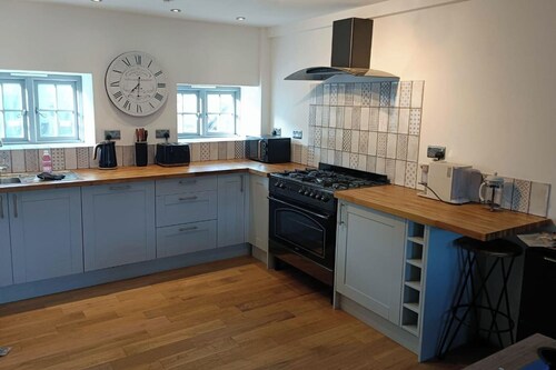 3 Bedroom Cottage - Hot Tub,