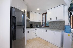 Micro-ondes, plaque de cuisson, lave-vaisselle