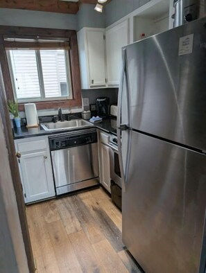 Fridge, microwave, oven, stovetop - 4304  Panoramic View Condo @ the Pinnacle Inn  Indoor pool, hot tub & sauna (Beech Mountain)