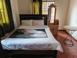 Room | Free WiFi - B40Motel  (Kampala)