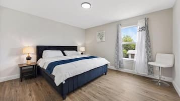 4 bedrooms, desk, iron/ironing board, WiFi