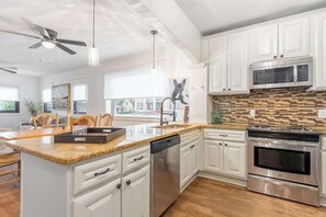 Fridge, microwave, oven, stovetop - Riverside Bungalow - Private Pool in East Nash (Nashville)