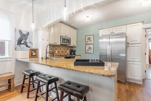 Fridge, microwave, oven, stovetop - Riverside Bungalow - Private Pool in East Nash (Nashville)