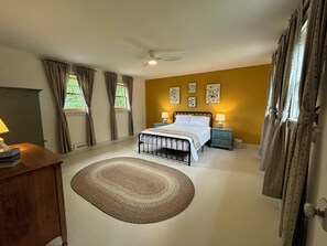 4 chambres, fer et planche à repasser, Wi-Fi, draps fournis