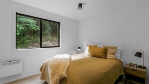 2 habitaciones, tabla de planchar con plancha, wifi y ropa de cama 