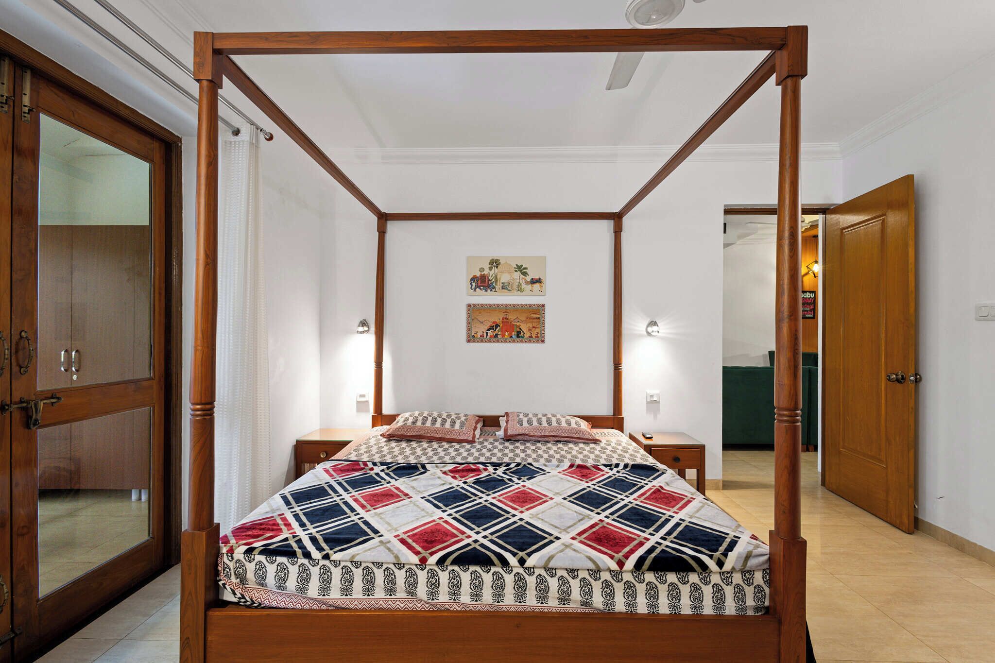 Ropa de cama de alta calidad y tabla de planchar con plancha 