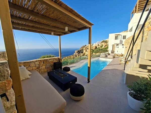 Sundeck - ANDELIAS SIGNATURE SUITES  (Folegandros)