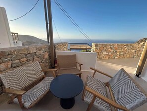 Deluxe Studio Suite, Sea View | Terrace/patio