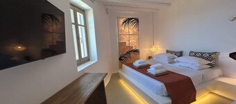 ANDELIAS SIGNATURE SUITES